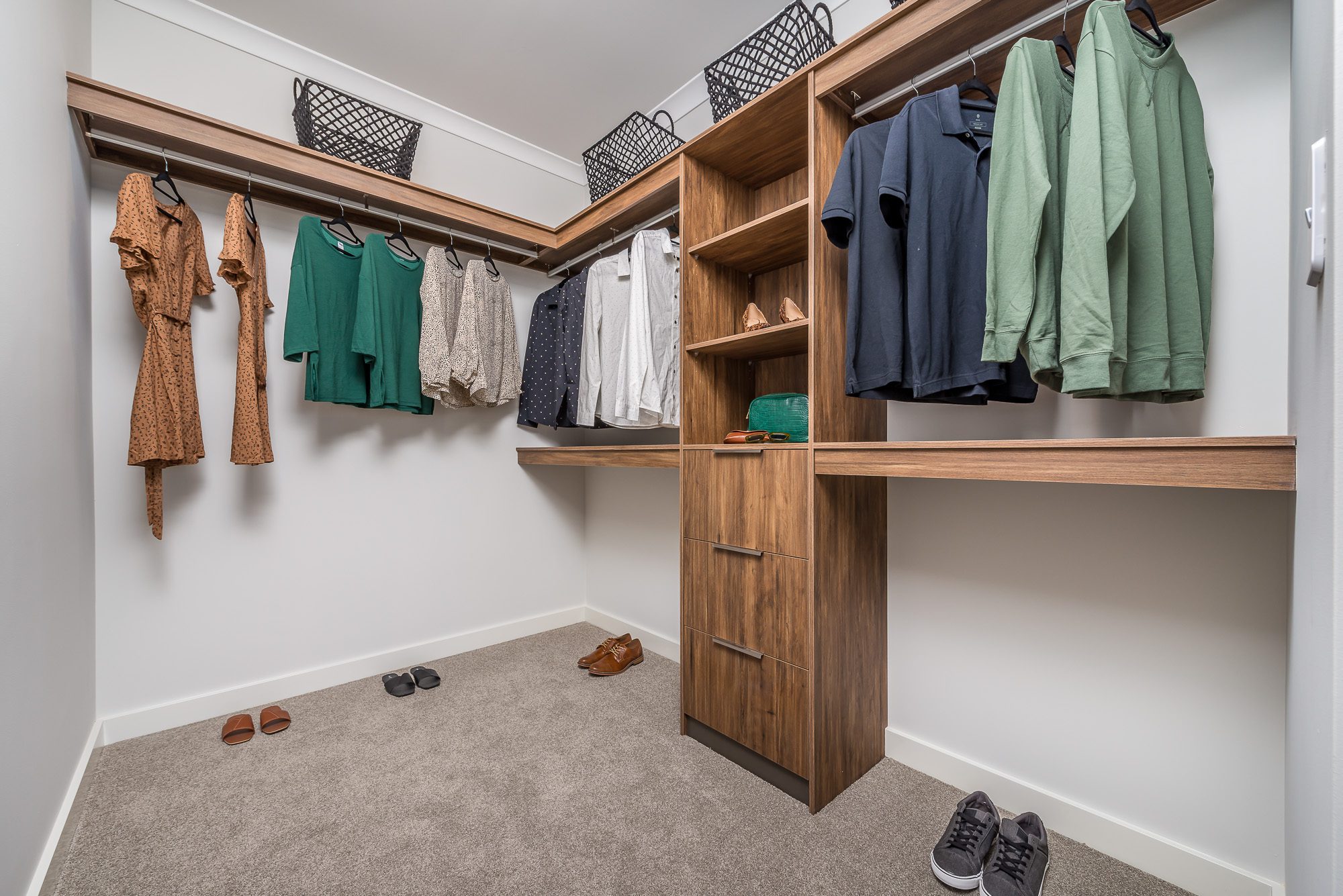 Services_Wardrobes_New Choice Homes_The Kingston_Treeby_06 - 74 Sapphire Dr.jpg.crdownload